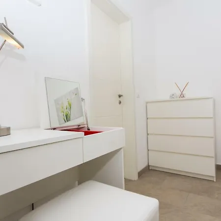 Anastasia * Τρογκίρ