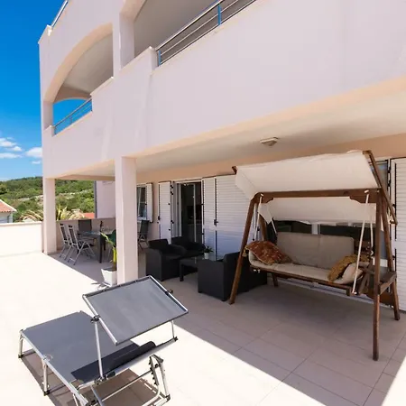 阿纳斯塔西娅公寓 特罗吉尔